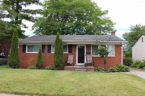 22075 Hayes Ave, Eastpointe, MI 48021