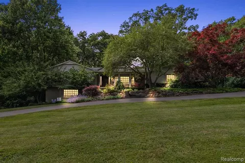 4396 Pine Tree Trl, Bloomfield Hills, MI 48302