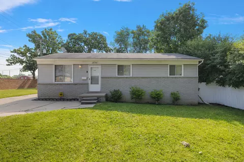 28784 Selkirk St, Southfield, MI 48076