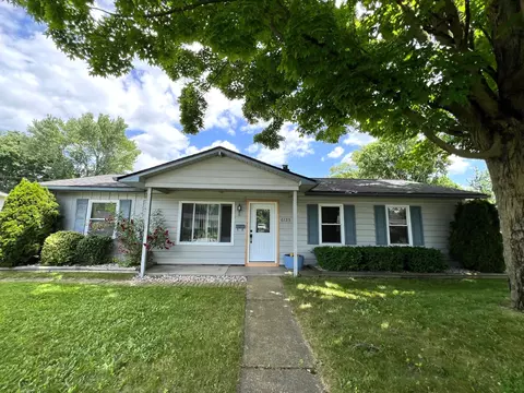 6135 Aldine St, Green Oak, MI 48116