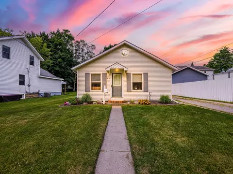 23 Pearl St, Oxford, MI 48371