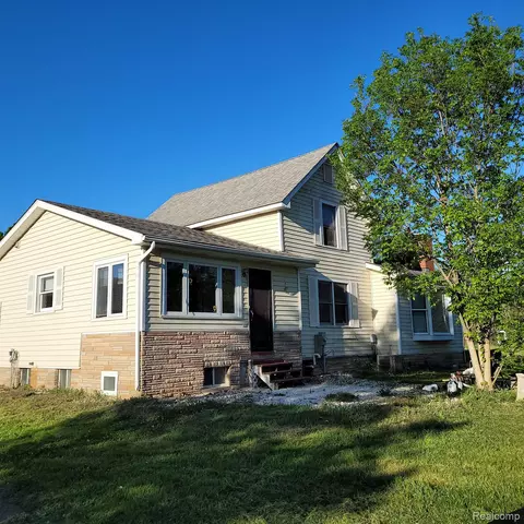 25901 Hickory Creek Ln, Lyon, MI 48165