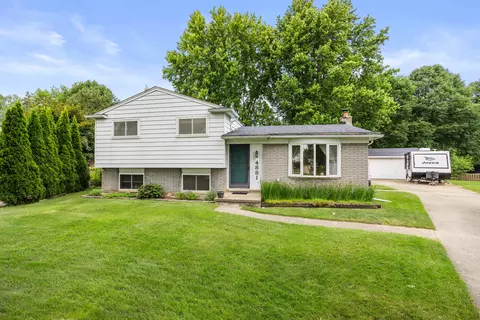 4881 Ocean Crt Ct, Sterling Heights, MI 48310