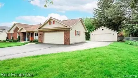 5341 Wright Dr, Troy, MI 48098