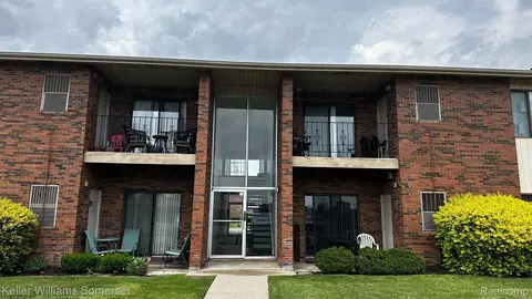 15126 Seagull Dr #25, Sterling Heights, MI 48313