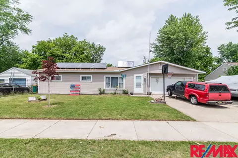 4340 Seeden St, Waterford, MI 48329
