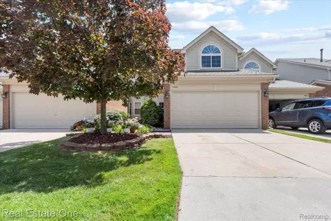 15868 Golfview Dr, Riverview, MI 48193