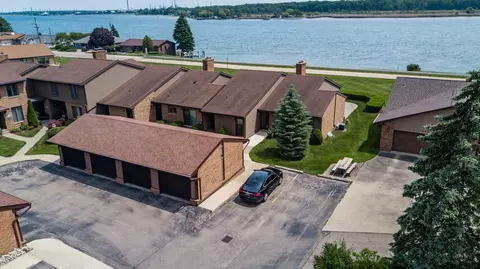 2500 River Rd #59, Marysville, MI 48040