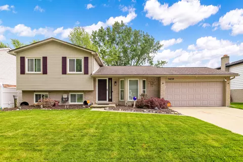 34552 Lakewood Dr, Chesterfield, MI 48047