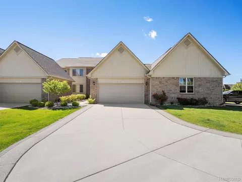 46854 Emerald Creek Dr, Shelby Township, MI 48315
