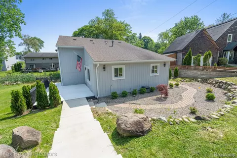 2270 Crown Dr, Novi, MI 48377