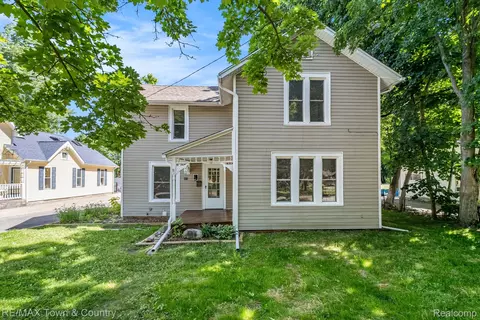 311 W River Rd, Flushing, MI 48433