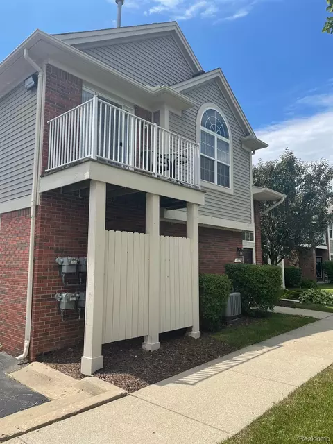15305 Yale Dr, Clinton Township, MI 48038