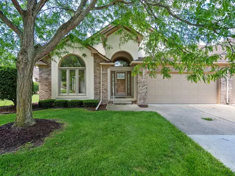 47390 Hunters Chase Dr #22, Macomb, MI 48042