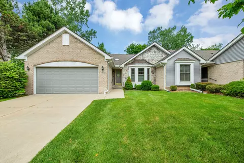 41856 Riverwood Crt Ct, Canton, MI 48187
