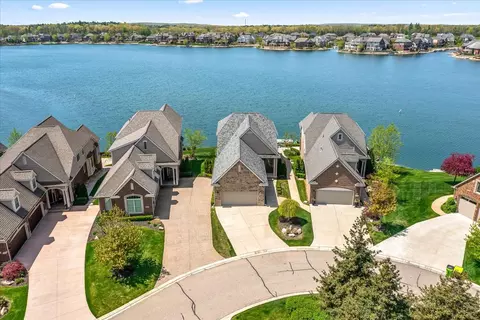 10744 Waterfall Crt Ct #19, Green Oak, MI 48178