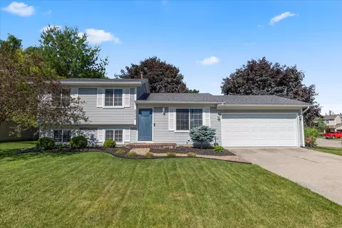 2305 Wenona Dr, Wixom, MI 48393