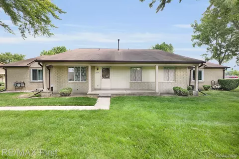 31726 Breezeway, Chesterfield, MI 48047