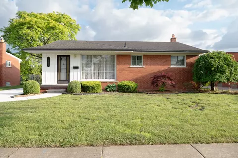 3255 Humber St, Trenton, MI 48183