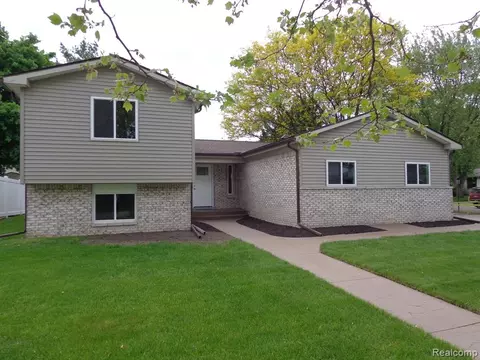 1532 Lakewood Dr, Troy, MI 48083