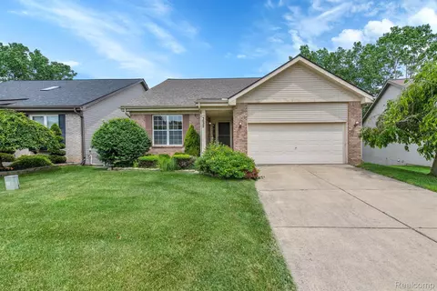 3028 Talon Cir, Orion, MI 48360