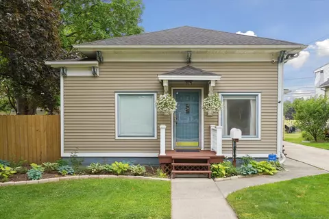 521 E Clinton, Howell, MI 48843