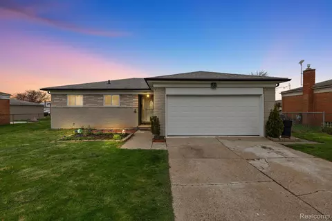 33827 Timmy Dr, Sterling Heights, MI 48310
