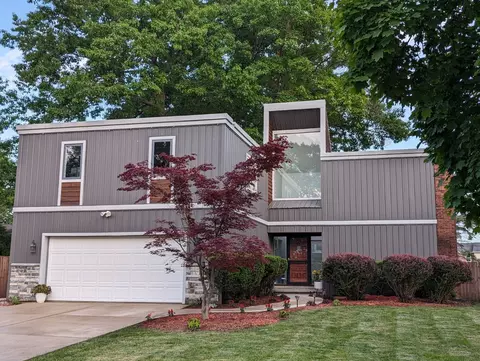 1810 S Woodland Dr, Port Huron, MI 48060