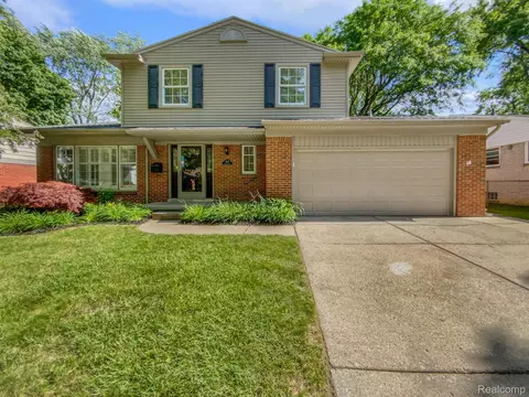 1641 Gloucester St, Plymouth, MI 48170
