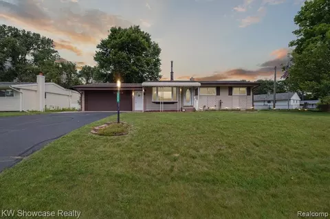 2476 Peters St, Lake Orion, MI 48359