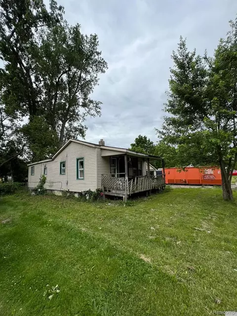 28601 Beechnut St, Inkster, MI 48141