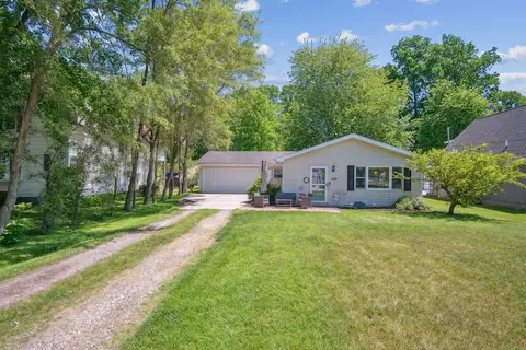 1137 Chemung Dr, Genoa, MI 48843
