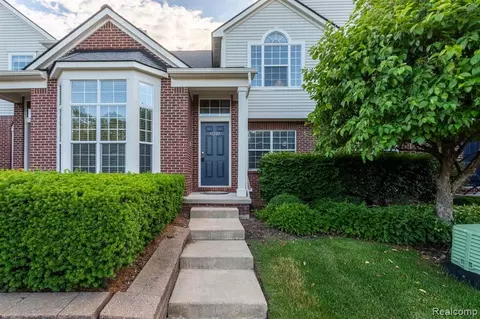 31202 Alexa Dr, Walled Lake, MI 48390