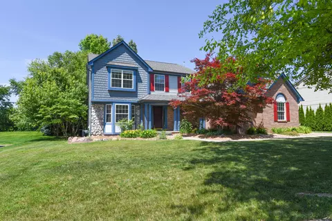 2040 Chestnut Cir, Orion, MI 48360