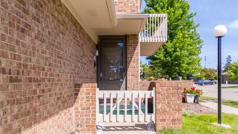 6610 Maple Lakes Dr, West Bloomfield, MI 48322
