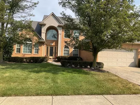 21485 Waverly Dr, Macomb, MI 48044