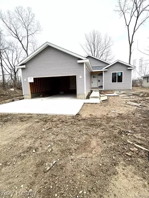 13320 Strong Blvd, South Rockwood, MI 48179