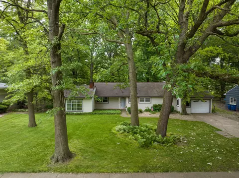 28096 Roan Dr, Warren, MI 48093