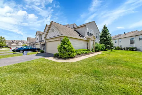 26604 Kirkway Cir, Woodhaven, MI 48183