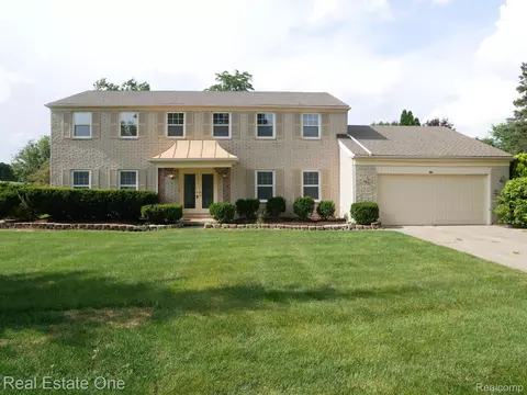 1982 Pelican Crt Ct, Troy, MI 48084