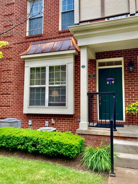 1016 Fountain View Cir, South Lyon, MI 48178