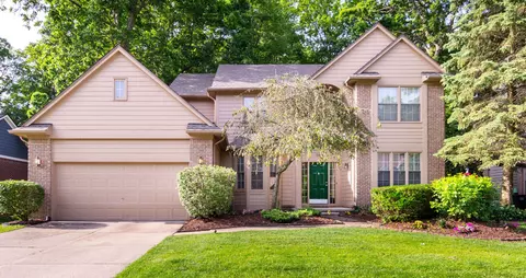 703 Lake Ridge Rd, Rochester Hills, MI 48307