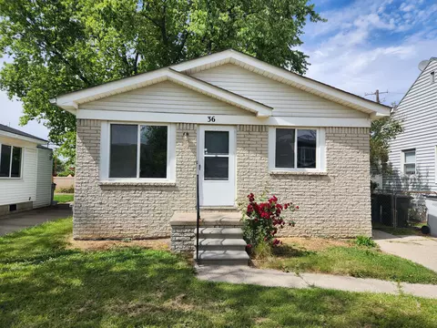 36 W Mahan Ave, Hazel Park, MI 48030