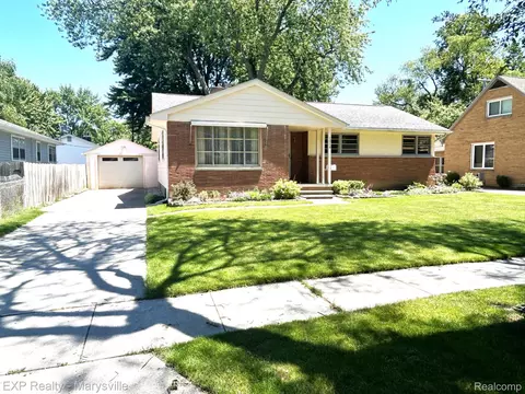 1014 18th St, Port Huron, MI 48060