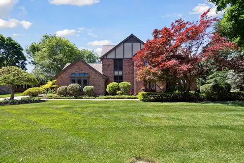 37055 Fox Gln, Farmington Hills, MI 48331