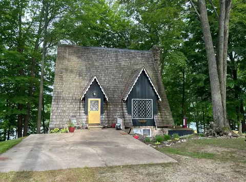 10715 Otahnagon Dr, Mecosta, MI 49346