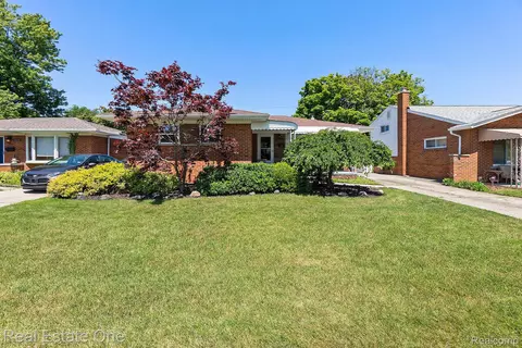 30695 Whittier Ave, Madison Heights, MI 48071
