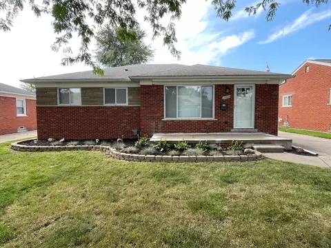 22006 Trombly St, Saint Clair Shores, MI 48080
