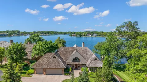 3322 S Shore Cir, West Bloomfield, MI 48323