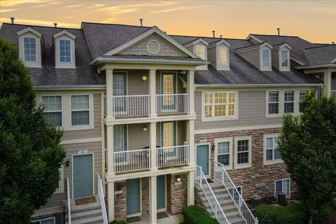 172 Park Green Dr, Lake Orion, MI 48362